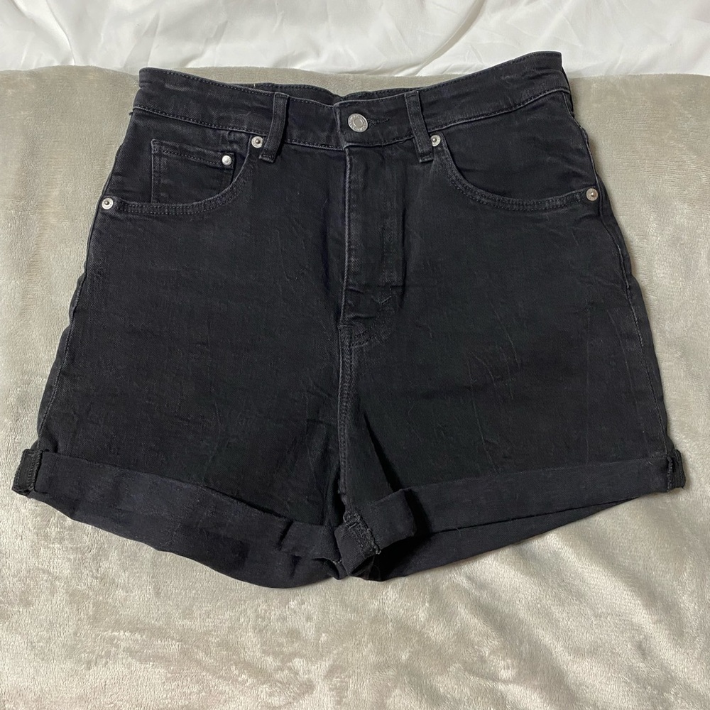 Shorts - Picture 3 of 8